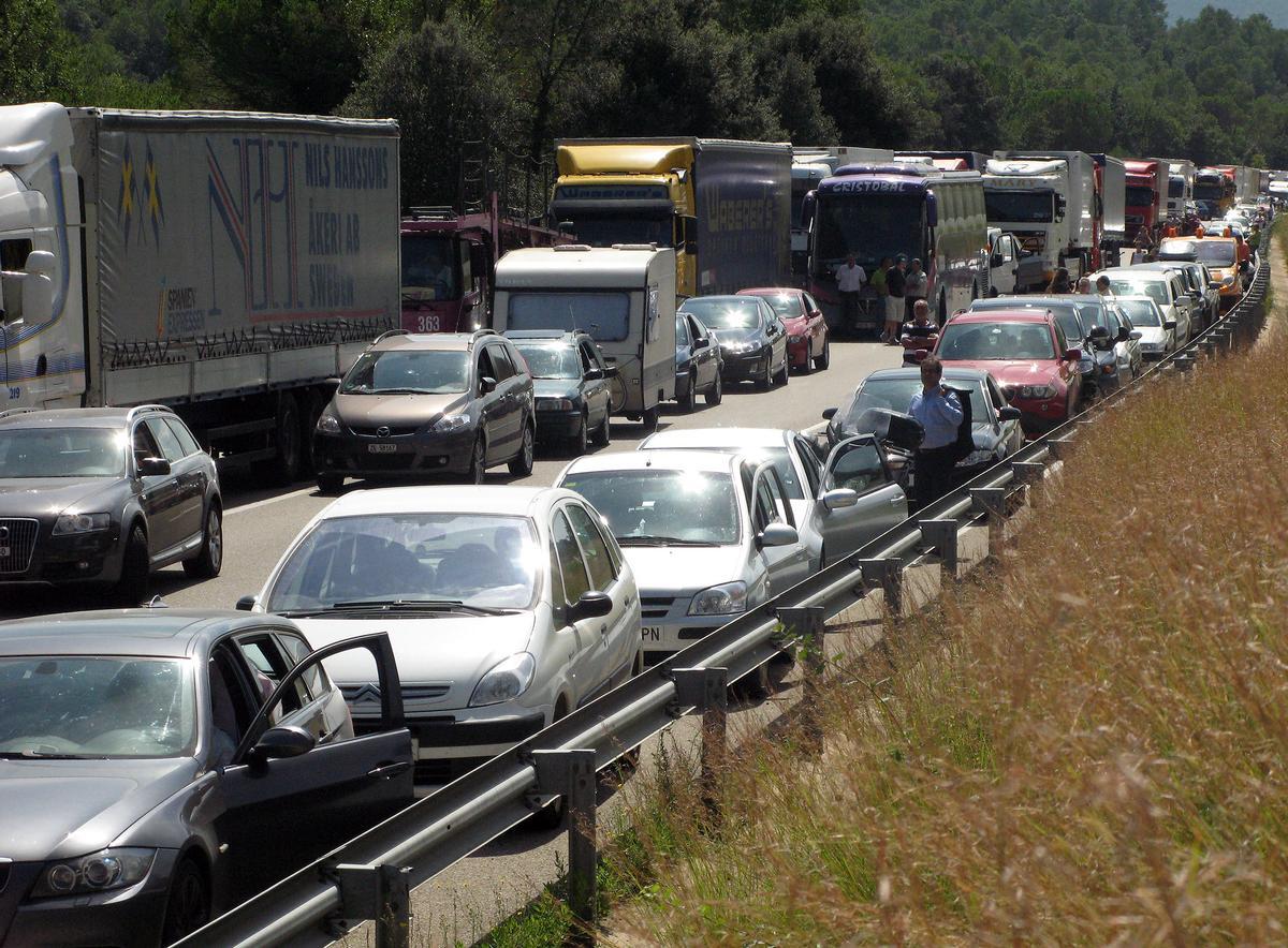 Carta de un lector: "¿Acaso solo se contamina en Catalunya?" Carta de un lector: "¿Acaso solo se contamina en Catalunya?"