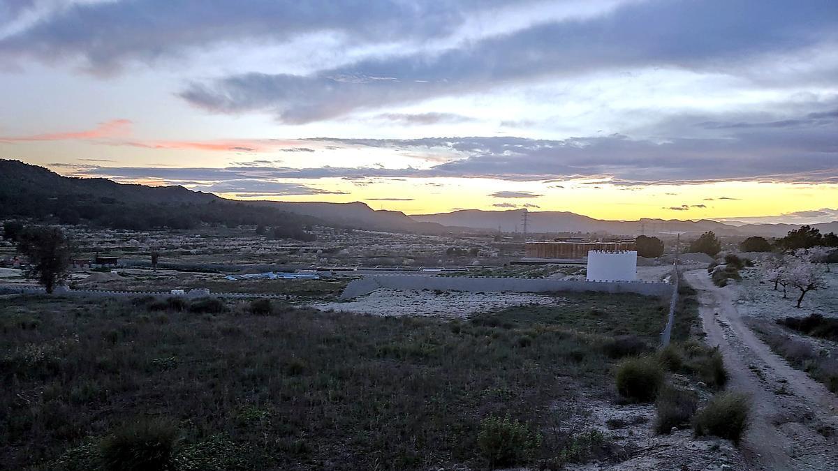 Vídeo de la construcción en suelo no urbanizable protegido de Sierra Escalona