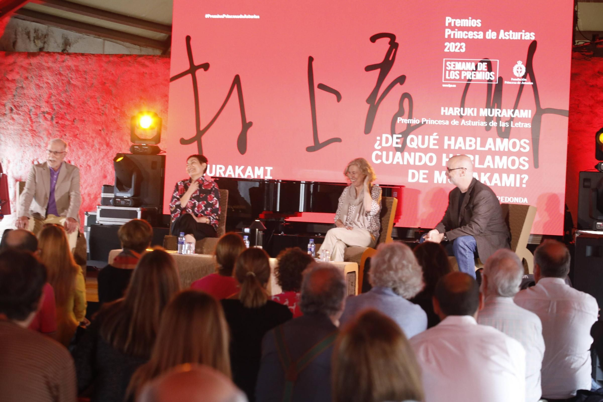 Mesa Redonda "¿De qué hablamos cuando hablamos de Murakami? Murakami en la orilla" en Edificio Tabacalera (Gijón)