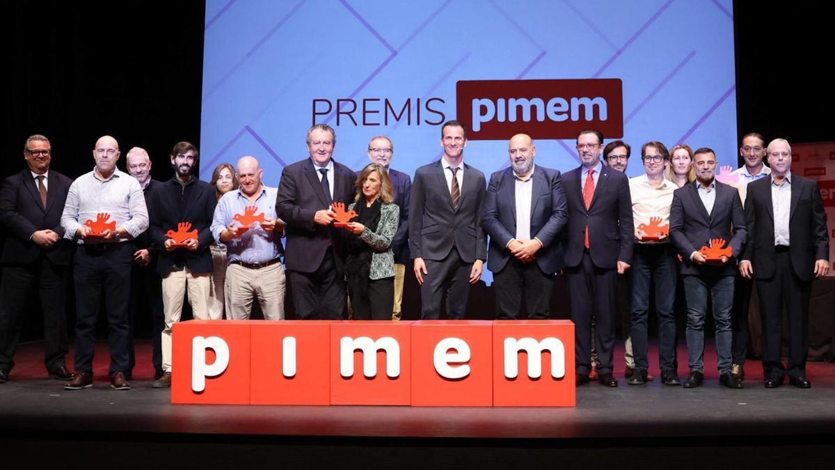 Foto de grupo de los galardonados en la entrega de los premios PIMEM 2024.