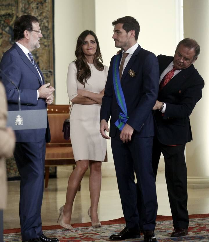 Spain's Prime Minister Mariano Rajoy talks to goalkeeper Iker Casillas in front of his partner Sara Carbonero after giving him the Grand Cross of the Royal Order of Sporting Merit at the Moncloa palace in Madrid