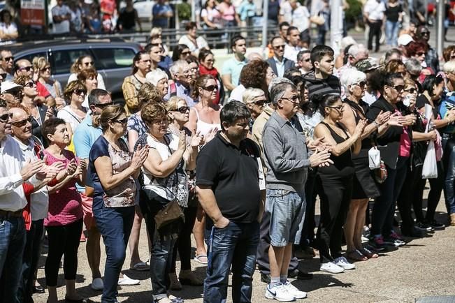 18/04/2016 SUCESOS derrumbe de la vivienda en los critianos donde fallecieron 7 personas  acto homenaje a las victimas   con un minuto de silencio en la plaza del pecador con  autoridades municipales colaboradores en el desescombro  familiares de las víctimas  y vecinos de los cristianos