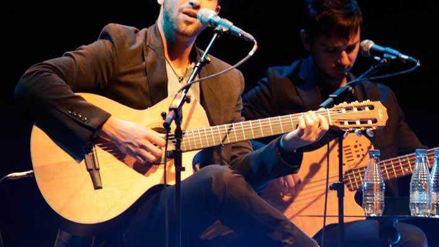 Pablo Alborán durante un concierto en la Laboral de Gijón.