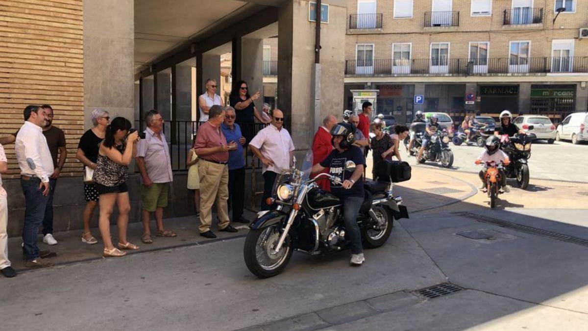 En la procesión participaron 97 coches, 28 motos y 12 bicicletas. | ANTONIO MIGUEL SIERRA