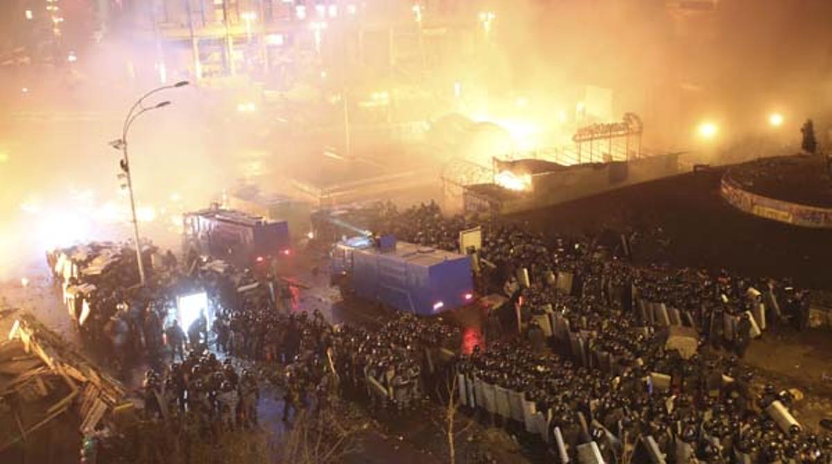 Disparen a un manifestant aparentment pacífic al centre de Kíev