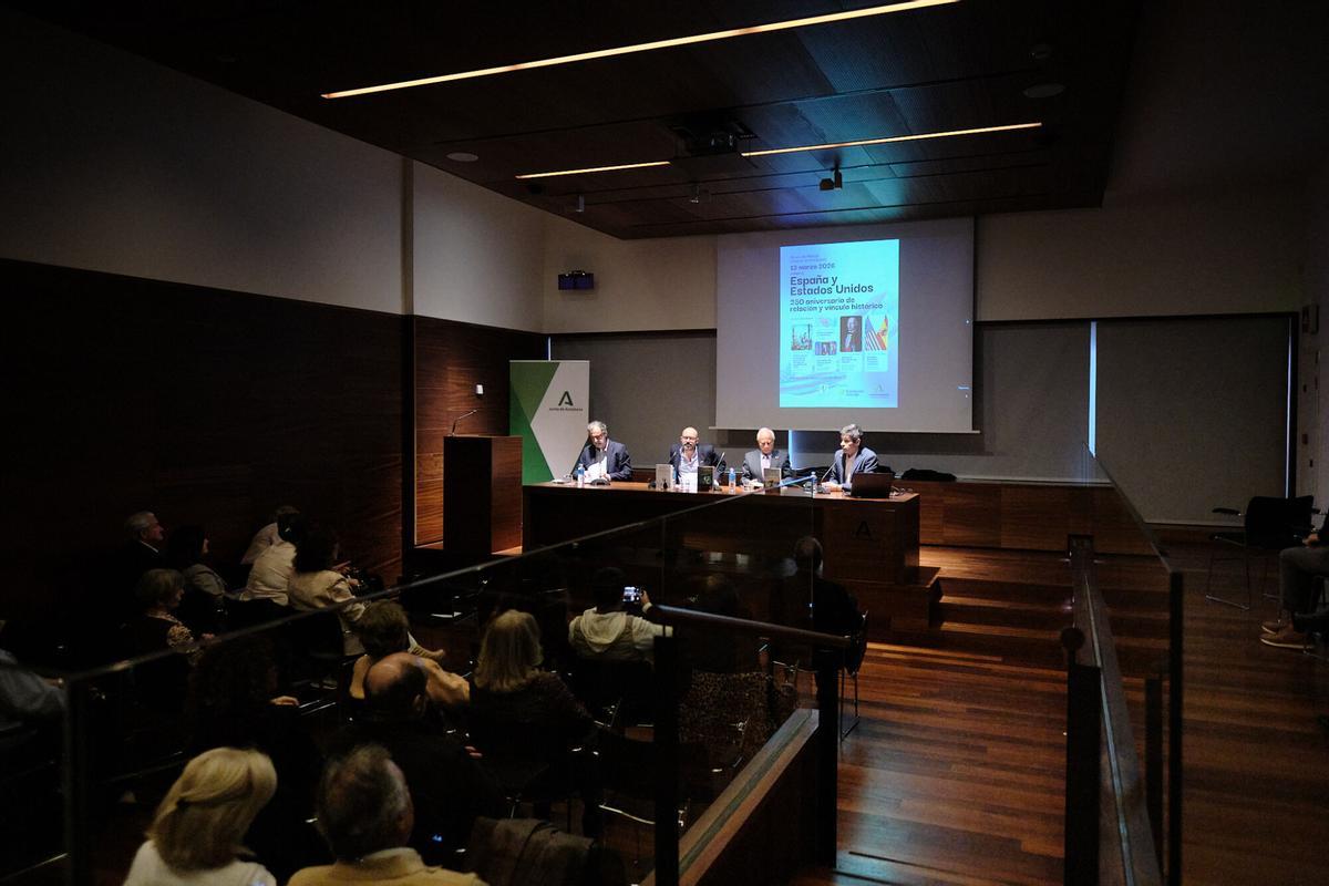 13-03-26 Malaga, museo de Málaga. Conversatorio sobre 250 años del vínculo histórico entre Estados Unidos y España, Bernardo de Gálvez (fotografía: Gregorio Marrero)