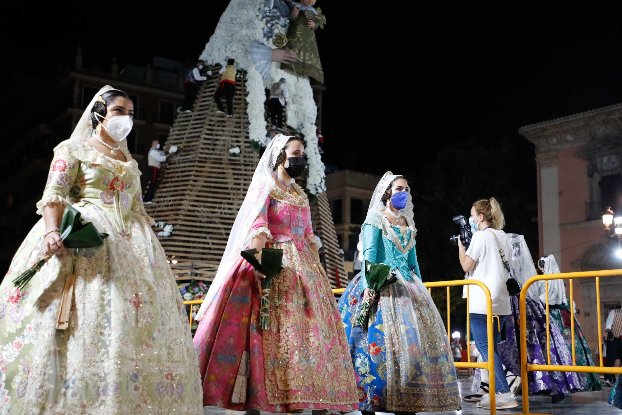 Búscate en el primer día de la ofrenda por la Calle Caballeros de las 21:00 a las 22:00