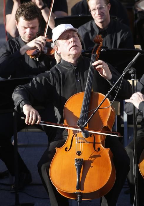 La Orquesta Sinfónica de San Petersburgo ha dado este jueves un concierto en el anfiteatro romano de la ciudad antigua de Palmira para celebrar el desminado de estas ruinas sirias.