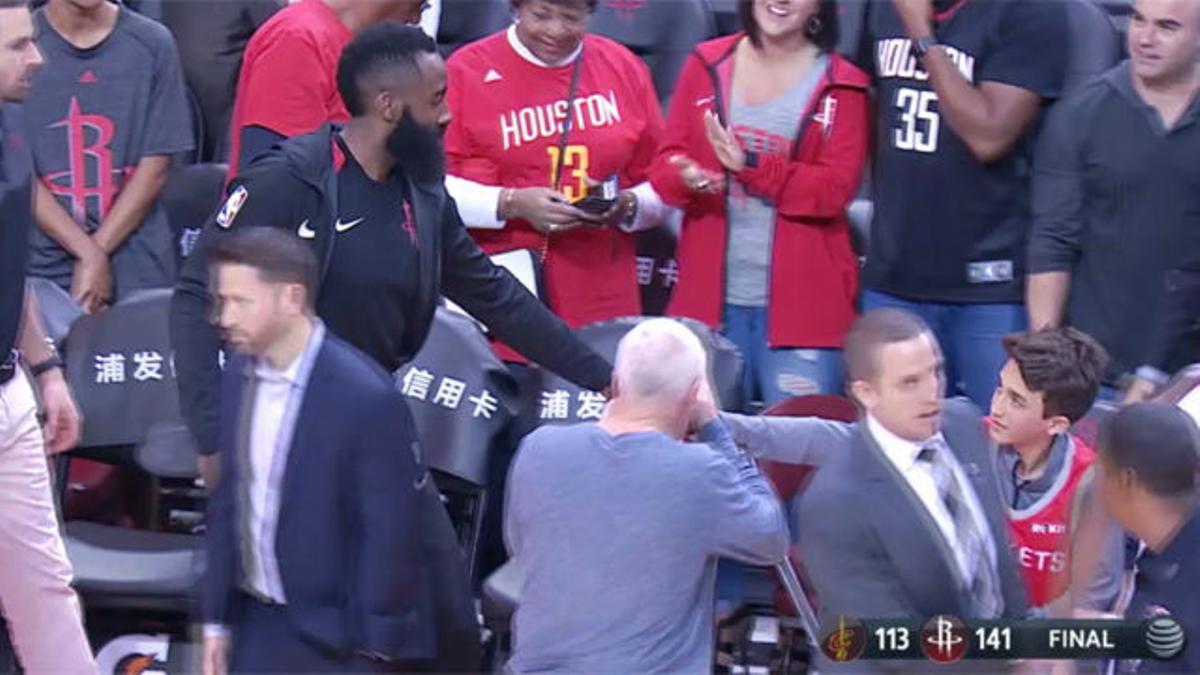 El gran detalle de Harden con este joven