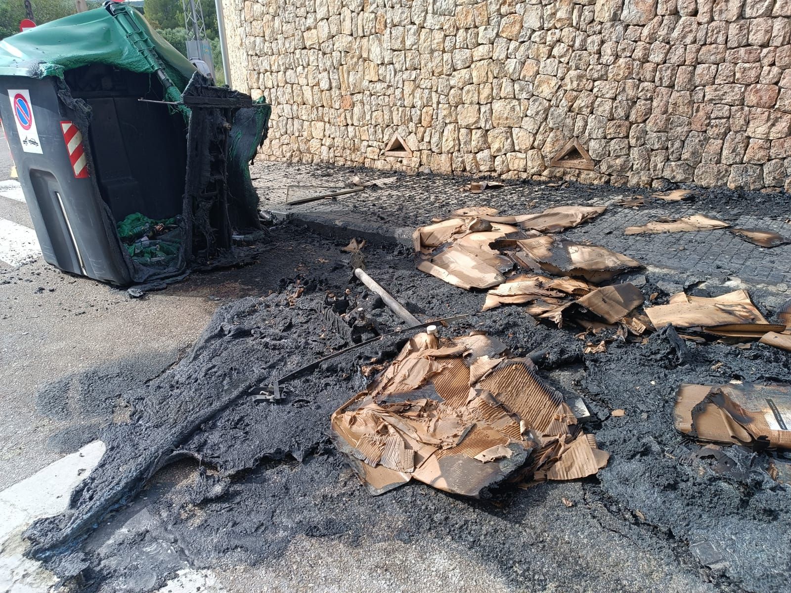 La Policía arresta a un menor por pegar fuego a los contenedores de Son Rapinya, en Palma