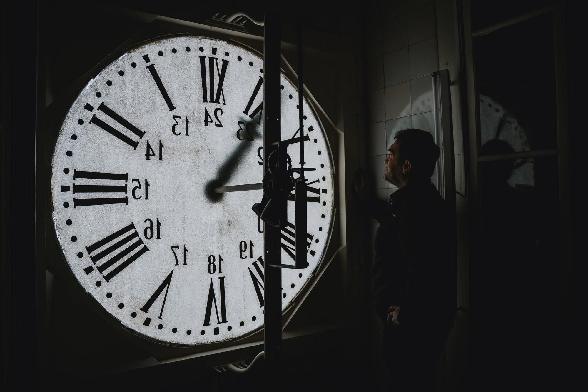 ‘En Figuera’ espera su gran noche: El reloj de la plaza de Cort, ya engrasado para dar las campanadas de Nochevieja