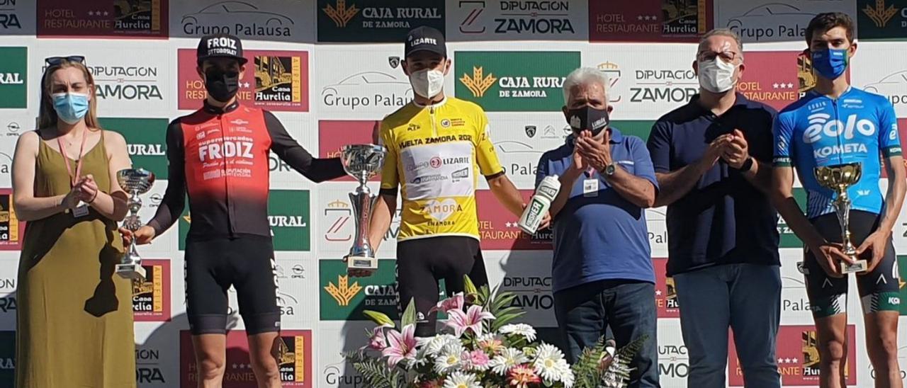 El podio final de la Vuelta a Zamora de 2021.