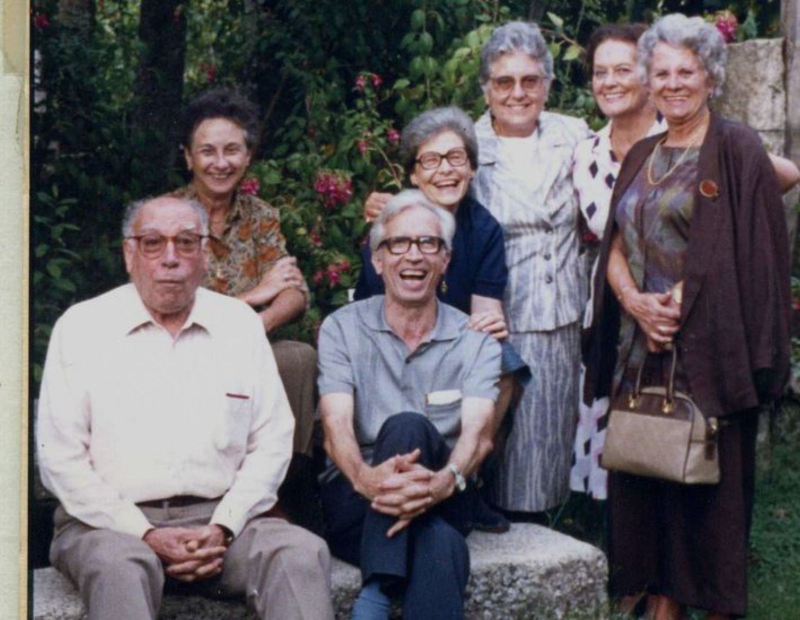 Con un grupo de amigos, incluido Neira Vilas, en 1987.