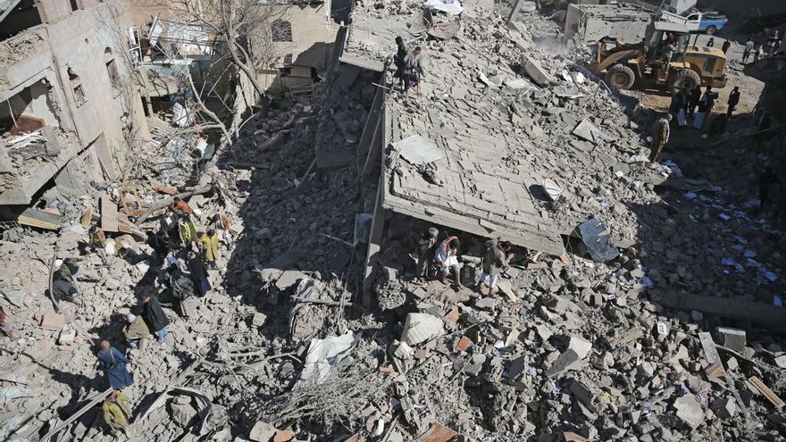 Al menos 70 muertos tras el ataque de Arabia Saudí a un centro de telecomunicaciones en la ciudad yemení de Hodeida