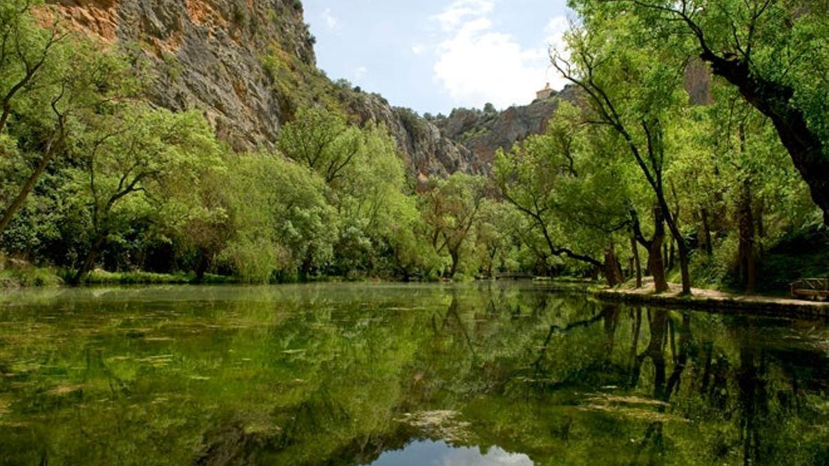 El Monasterio de Piedra y la literatura unidos por miembros de la Real Academia Española