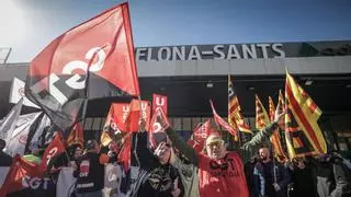 Huelga de maquinistas | Los sindicatos reclaman en Sants "más mantenimiento y más plantilla"