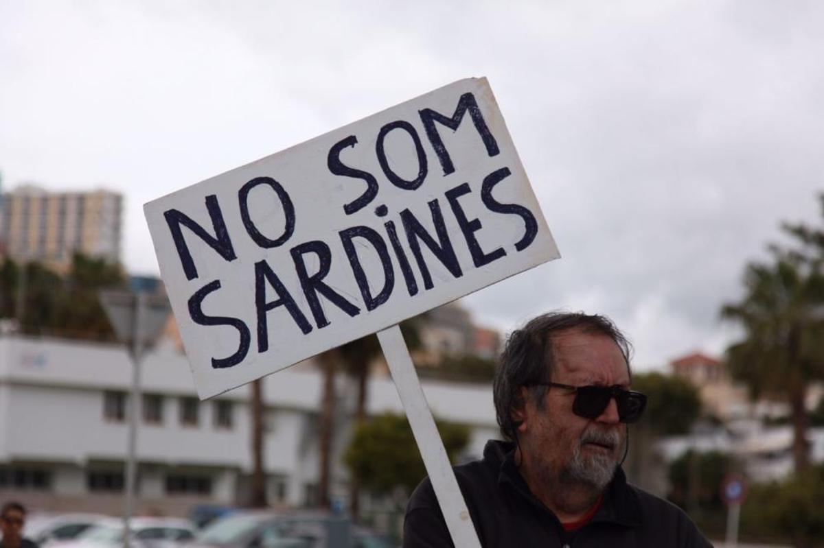 Protestas para recibir al crucero 'Symphony of the Seas'