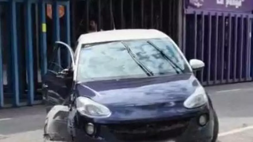 Fuga en Vila-real: Una conductora choca contra un cadafal y se niega a soplar y a la prueba de drogas