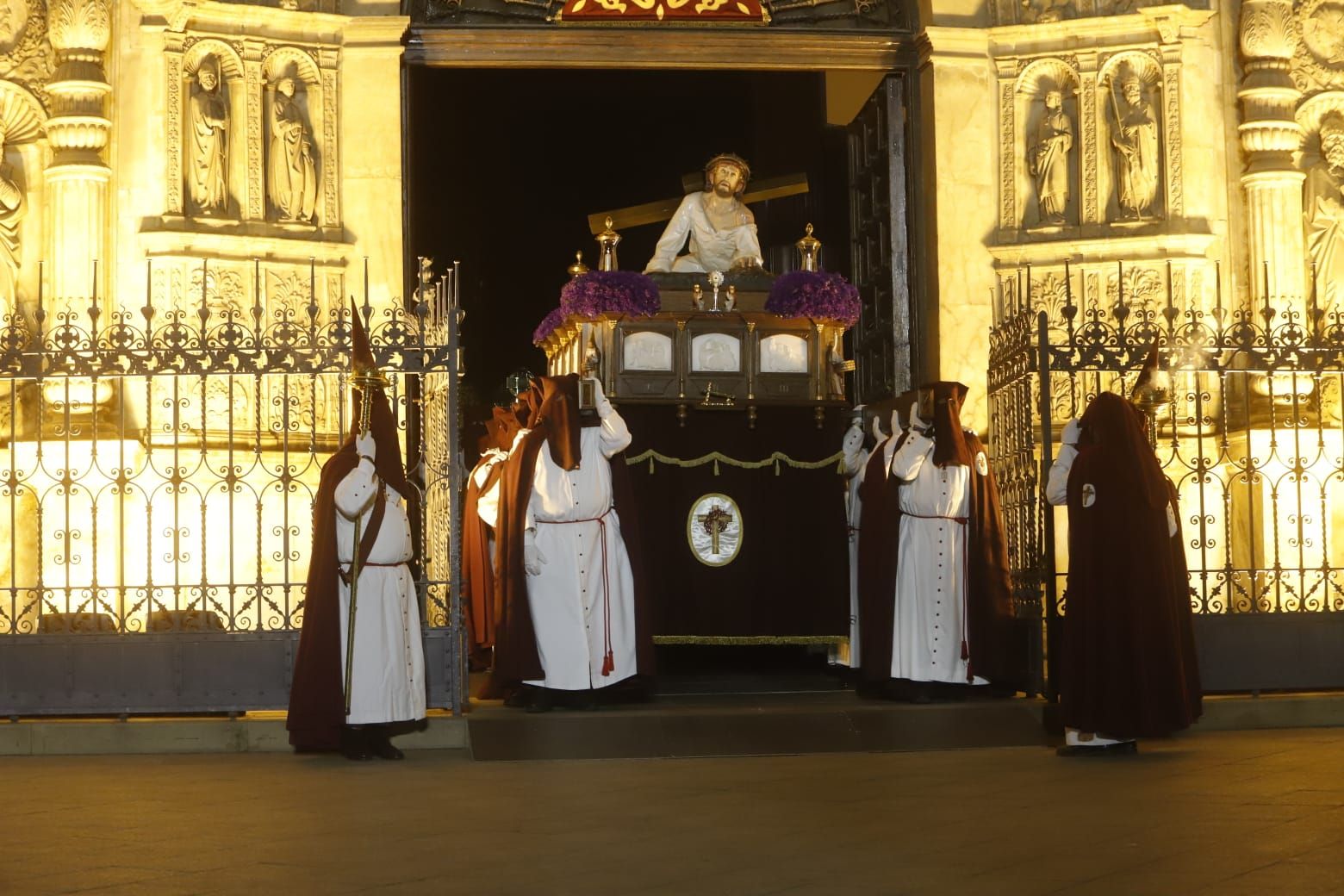 En imágenes │ Procesiones del Lunes Santo en Zaragoza