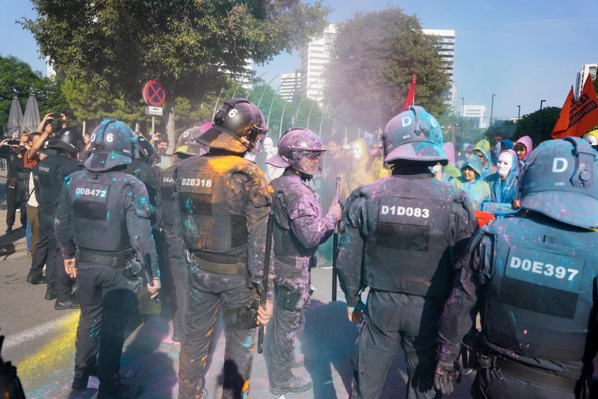 La feria inmobiliaria The District de Barcelona abre entre protestas de activistas