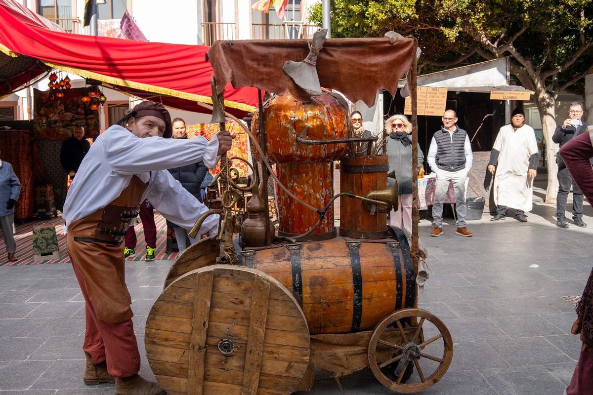 Así se sumerge Llombai en su historia con el mercado renacentista de los Borja