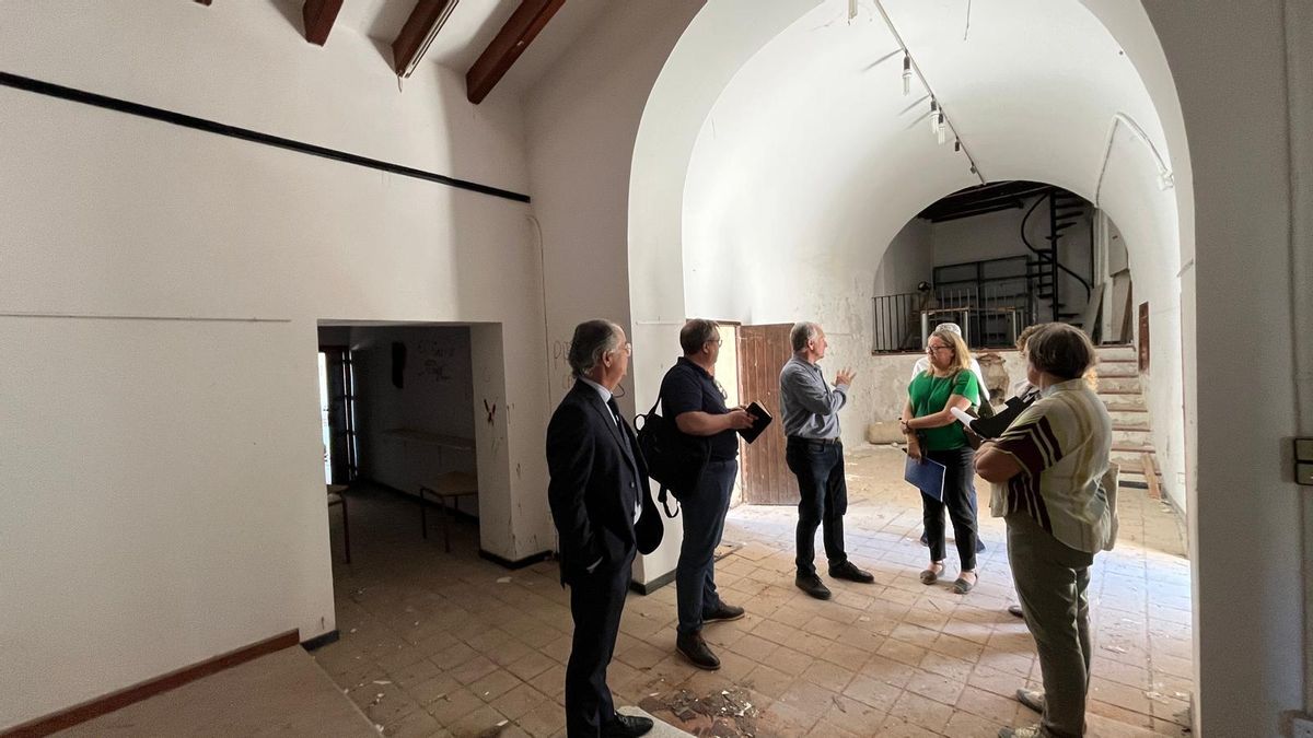 Técnicos visitan las instalaciones para planificar la exposición de 'La Memoria del Agua'