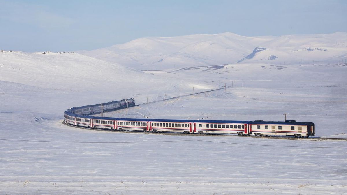 El Expreso del Este atravesando los paisajes invernales de Turquia