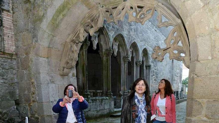 Visitantes en las Ruinas de Santo Domingo. // G. Santos