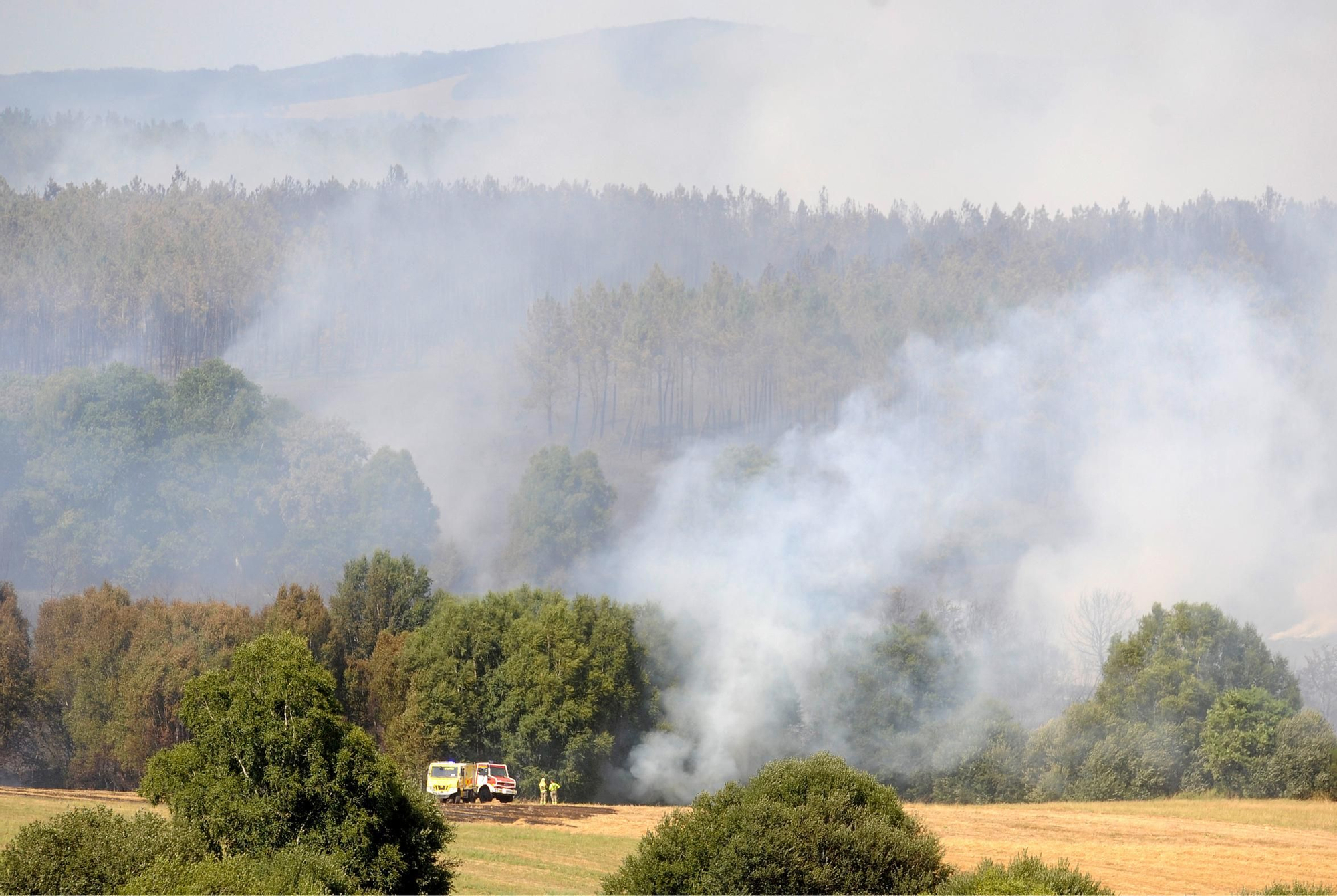 Una chispa provoca un incendio forestal en Lalín