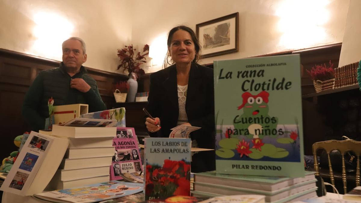 Pilar Redondo presenta dos nuevos libros en el Círculo de la Amistad.