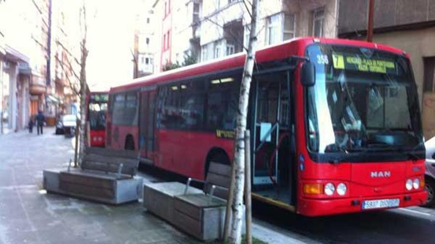 Un bus averiado causó atasco en Orillamar. / M.M.