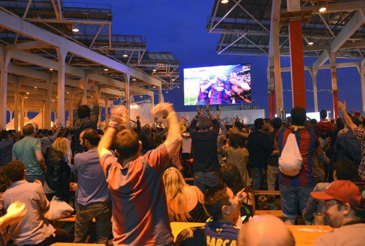 Celebració després del gol de Messi, al Fòrum.