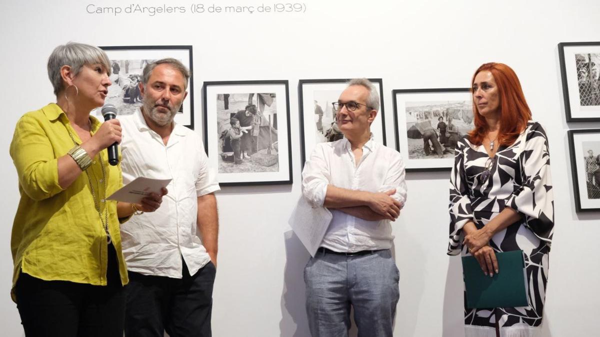 La consellera de Justícia, Lourdes Ciuró, fa un parlament durant la inauguració de la mostra fotogràfica de Robert Capa al MUME