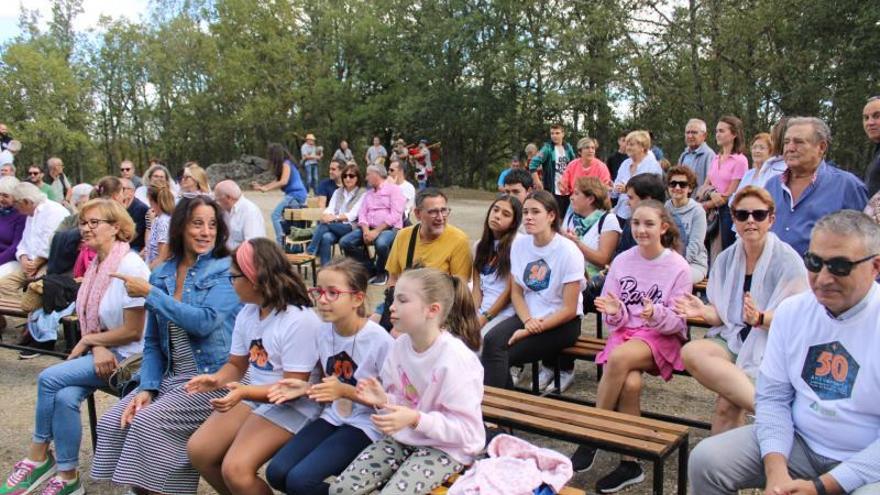 Participantes en el 50 aniversario del campamento de Sejas. | A. S. 