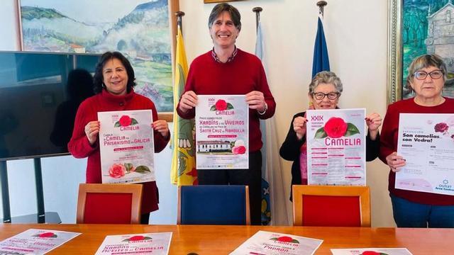 O alcalde, Carlos Martínez, na presentación das XXIX Xornadas Arredor da Camelia 2025 en Vedra.
