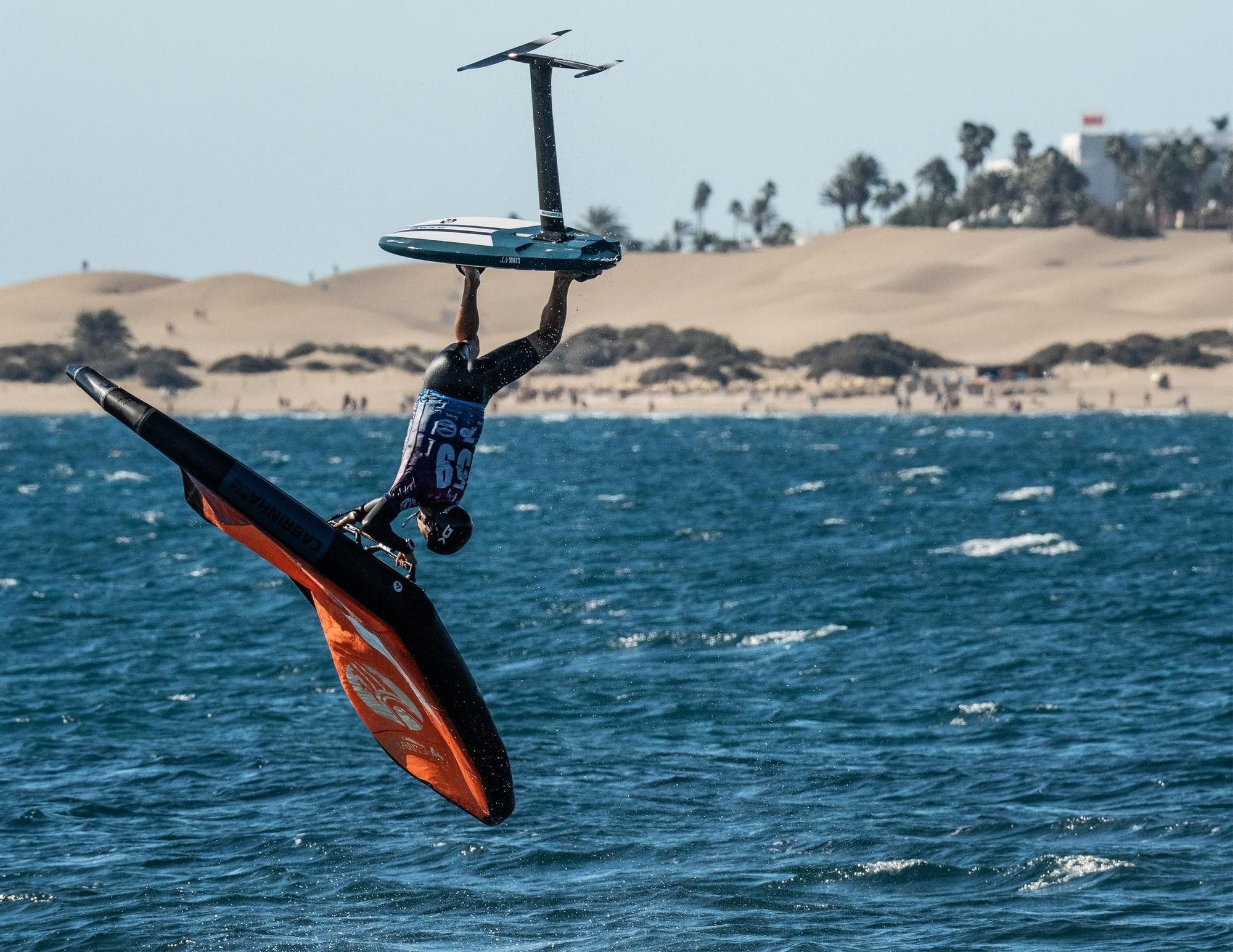 Ancor Sosa (Fuerteventura) se proclama campeon de Wingfoil Surf-Freestyle.jpg