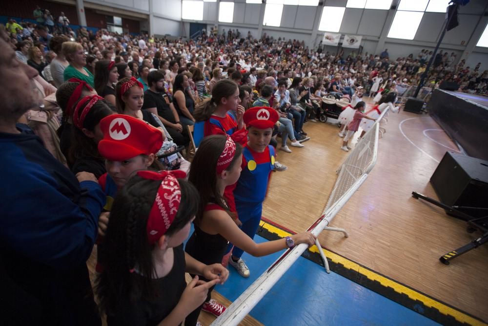 El público ha acudido masivamente a disfrutar del espectáculo de la escuela de baile deportivo Sondodance de A Estrada. // Bernabé / Cris M. V.