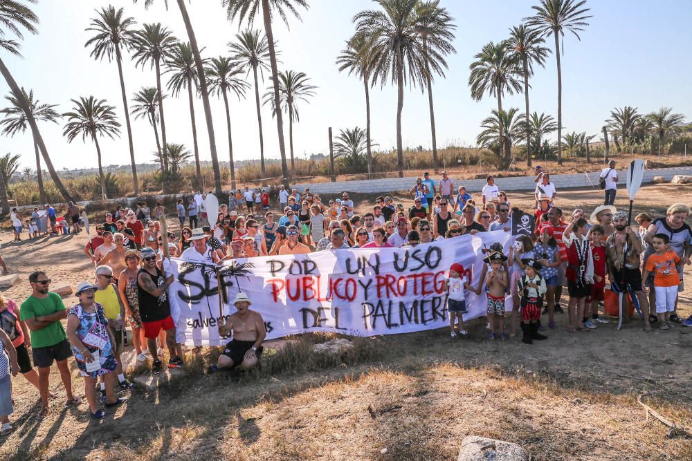 Protesta contra el muro de Ferrís en Torrevieja