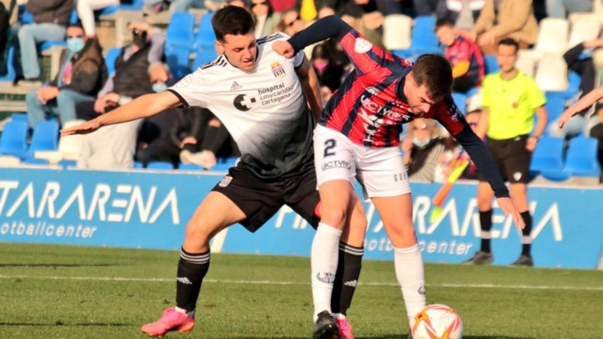 Jugadores del Cartagena B y Yeclano Deportivo luchan por el balón. | CANTERA FC CARTAGENA