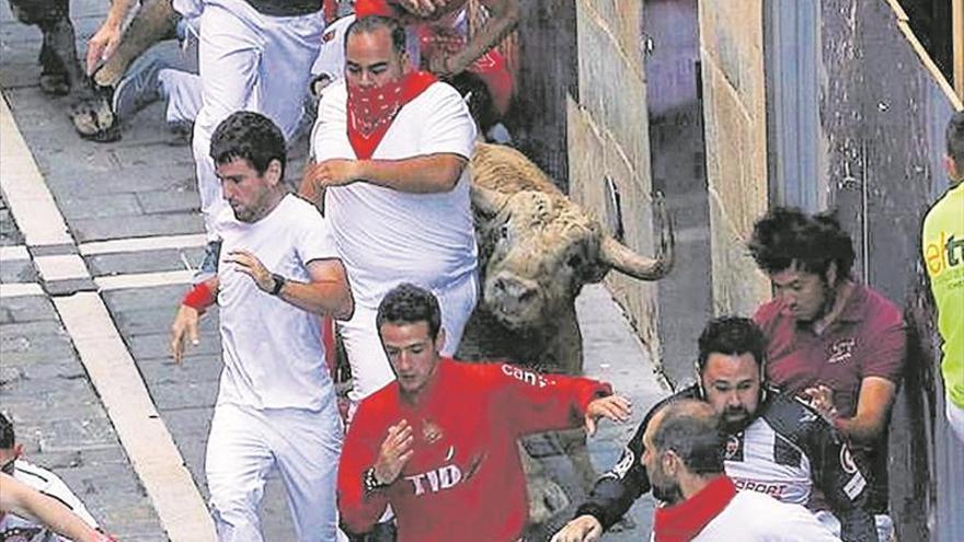 Momentos de peligro en Pamplona con los toros de Núñez del Cuvillo