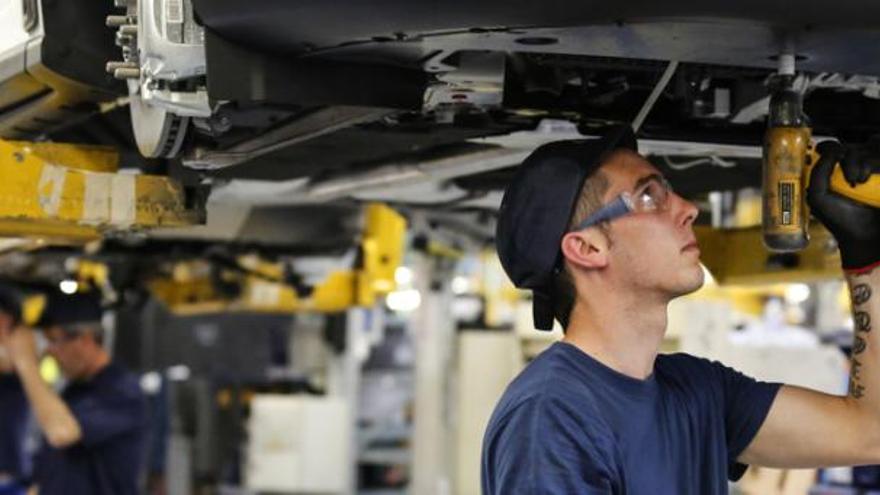 Operarios de Ford, en la planta de Almussafes.