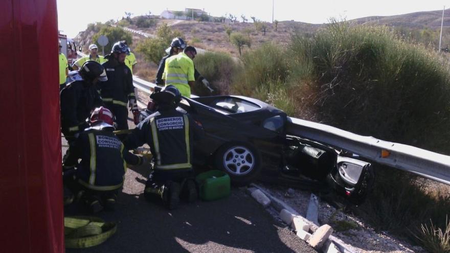 Estado en el que ha quedado el coche siniestrado en Puerto Lumbreras.