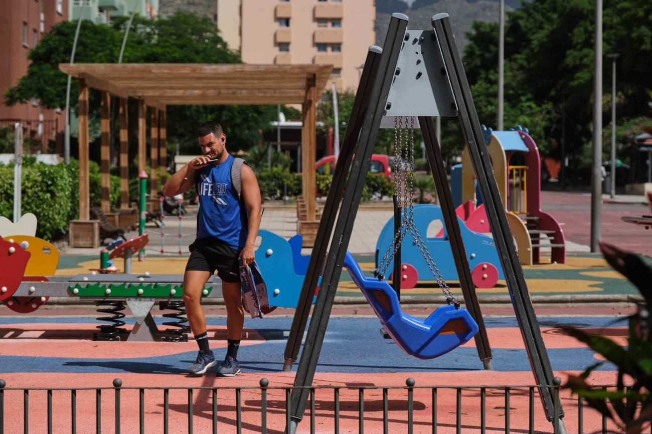 Parque Infantil Plaza Roja de Tomé Cano (Plaza Sabandeños)