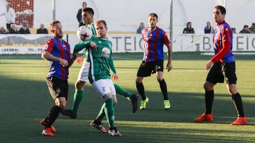 El azulgrana Kike Tortosa también denuncia al club.