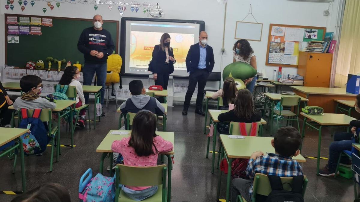 El alcalde de Molina visita el CEIP San Miguel con motivo de la 14º Semana de la Salud y el Deporte