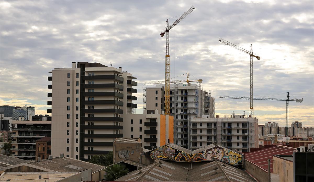 Edificios ya construidos del complejo urbanístico de Cosme Toda en L'Hospitalet.