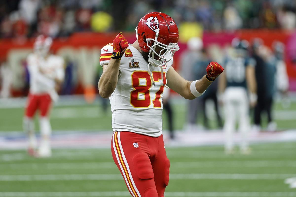 Los Chiefs confirman que Travis Kelce no se retira y jugará su temporada número 13