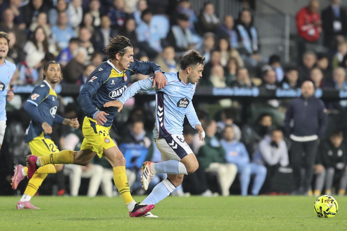 Beltrán és perseguit per Pere Milla en el Celta-Espanyol
