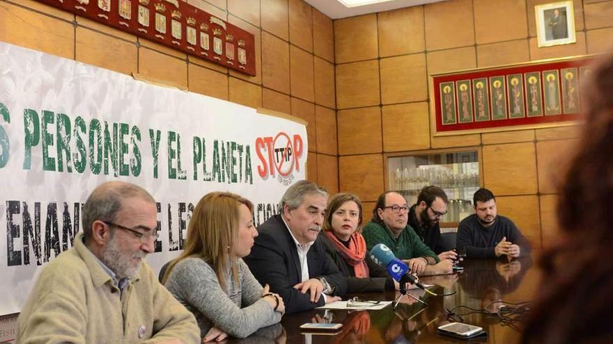 Los representantes municipales, ayer, en la presentación.