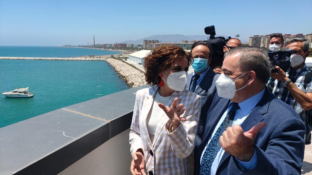 Imagen de la visita de María Jesús Montero al Oceanográfico de Málaga.